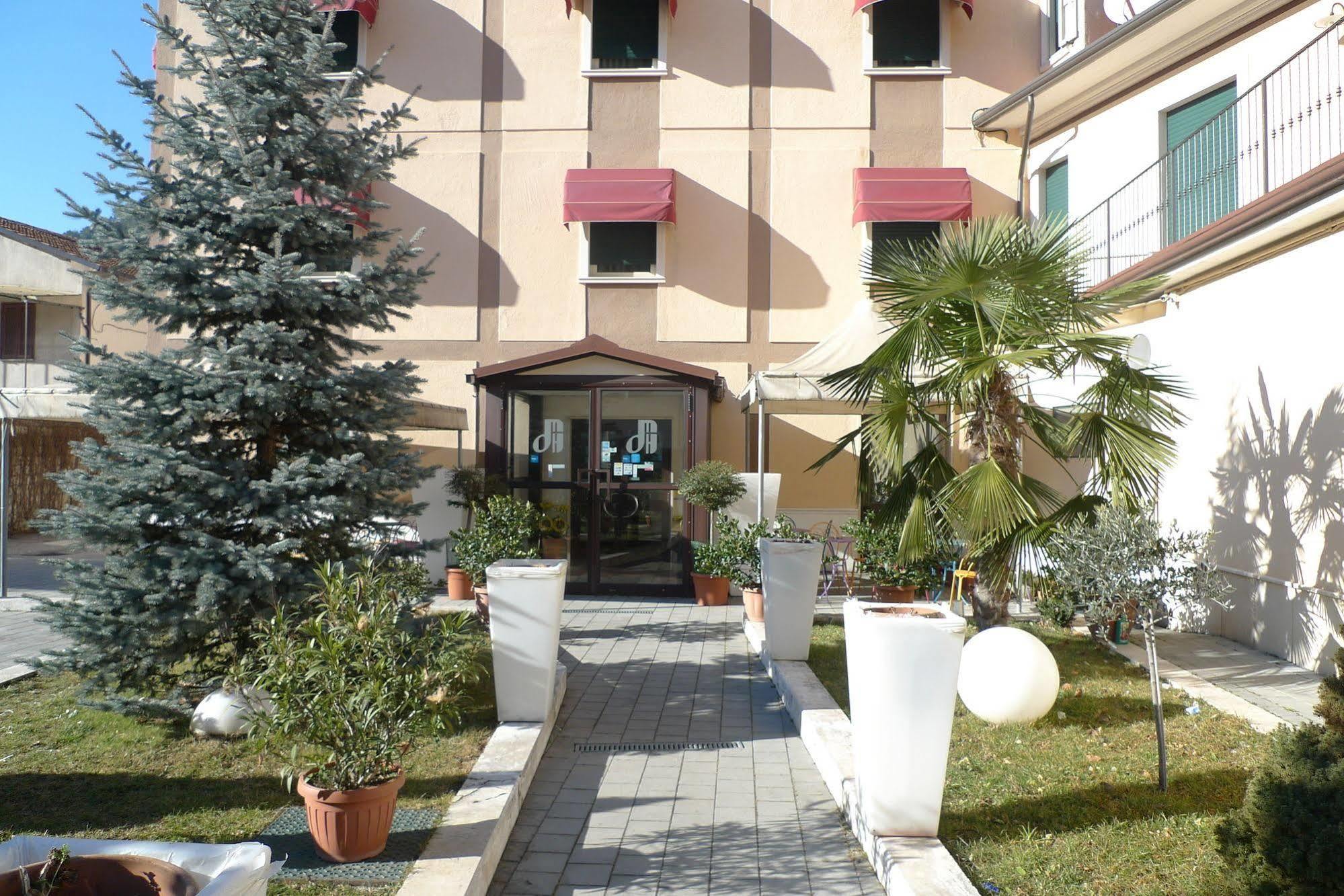 Hotel De Meis Capistrello المظهر الخارجي الصورة