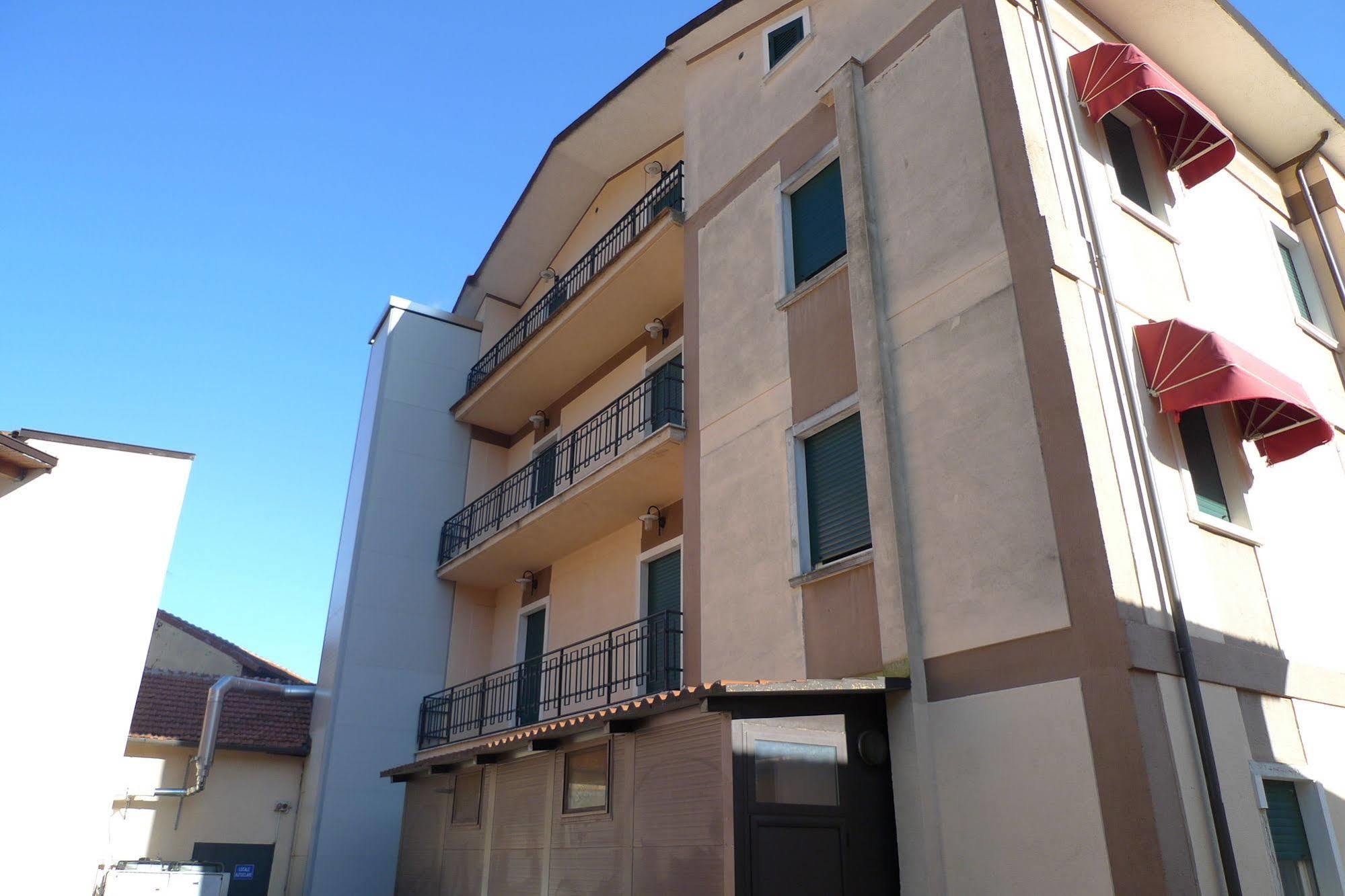 Hotel De Meis Capistrello المظهر الخارجي الصورة